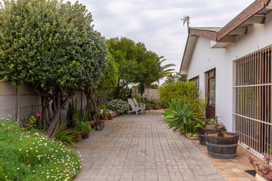 4 Bedroom Property for Sale in Dwarskersbos Western Cape